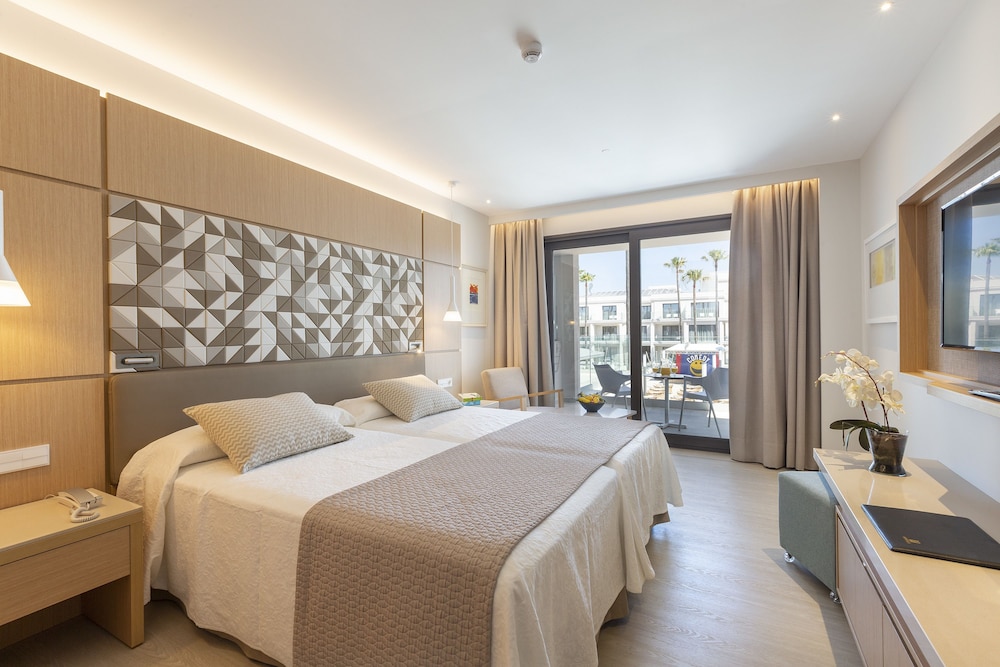 Triple Room, Balcony (2 adults + 1 child)