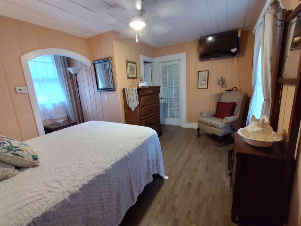 Superior Cottage, Ensuite, Garden View (Cottage Queen) photo 3
