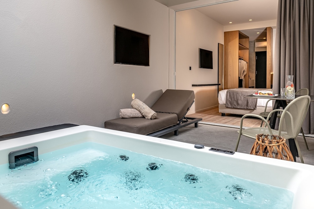 Double room with outdoor Jacuzzi photo 2
