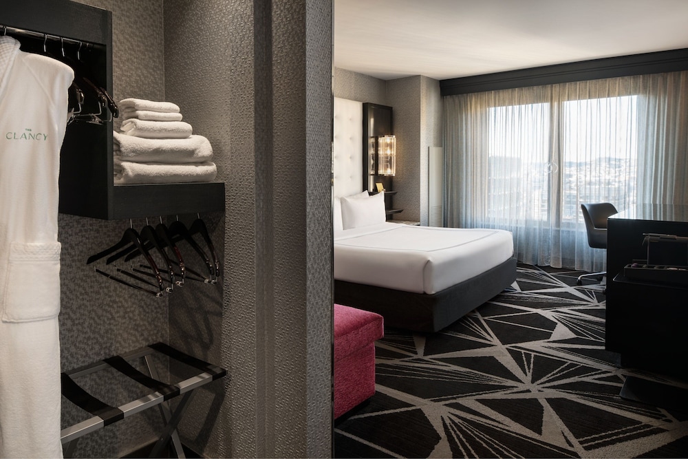 Clancy Chic King (Mobility Accessible, Transfer Shower)