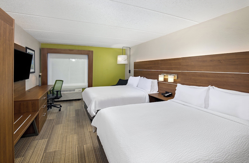 Standard Room, 2 Queen Beds - Photo 4