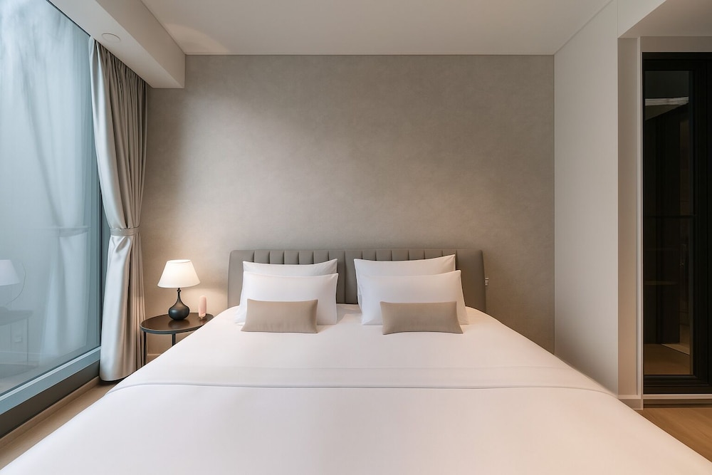 Luxury Apartment, 1 Bedroom, Balcony, City View