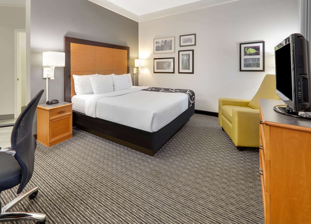 Room, 1 King Bed, Non Smoking - Photo 2