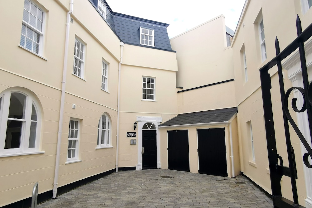 Luxury Apartment, Private Bathroom, City View (Flat 5) photo 3