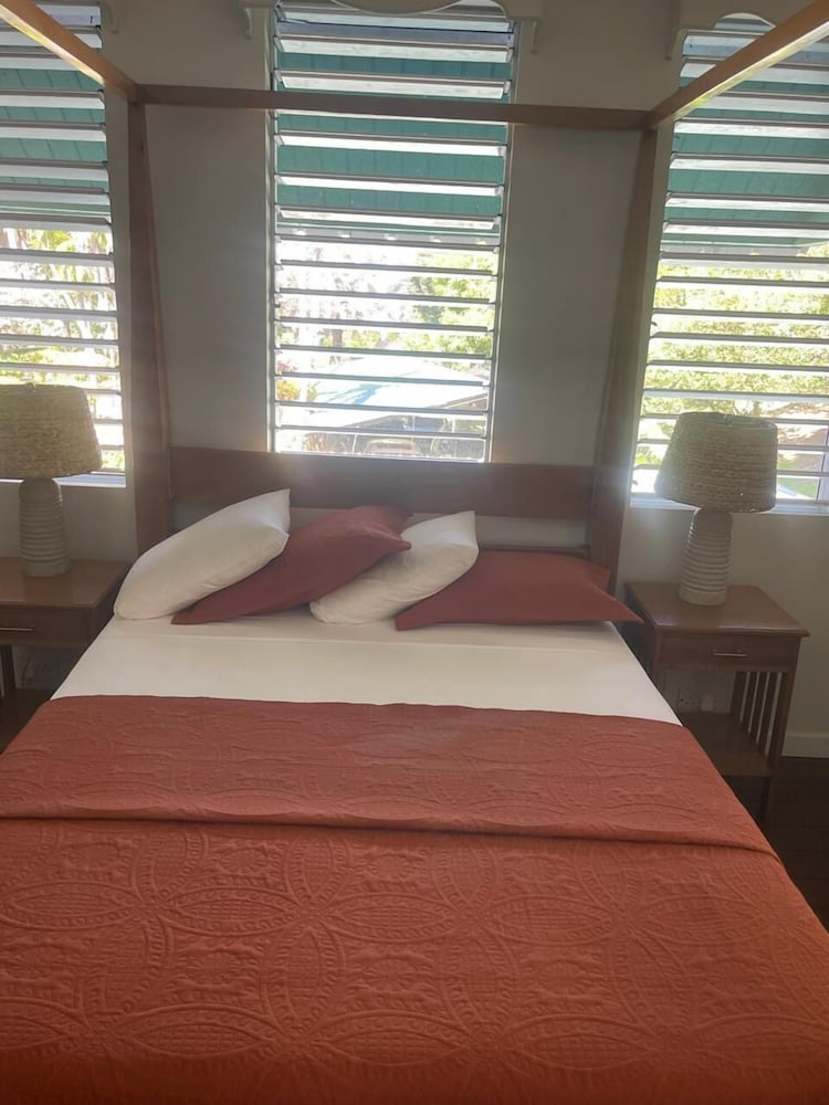 Deluxe Room, 1 Queen Bed, Garden View