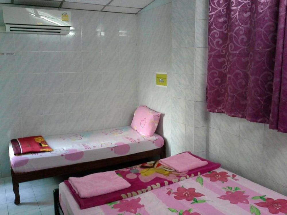 Standard Triple Room with Shared Bathroom photo 1