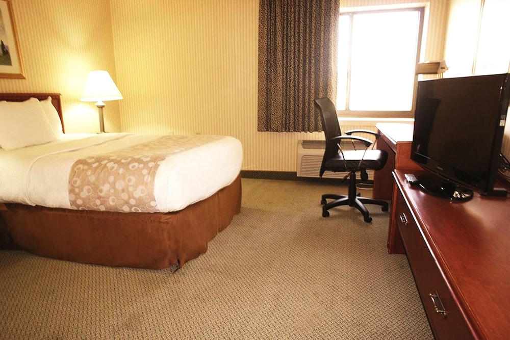 Room, 1 Double Bed, Accessible, Non Smoking (Mobility Accessible) - Photo 2