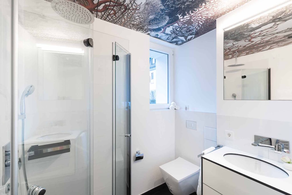 Deluxe Suite - Photo 3