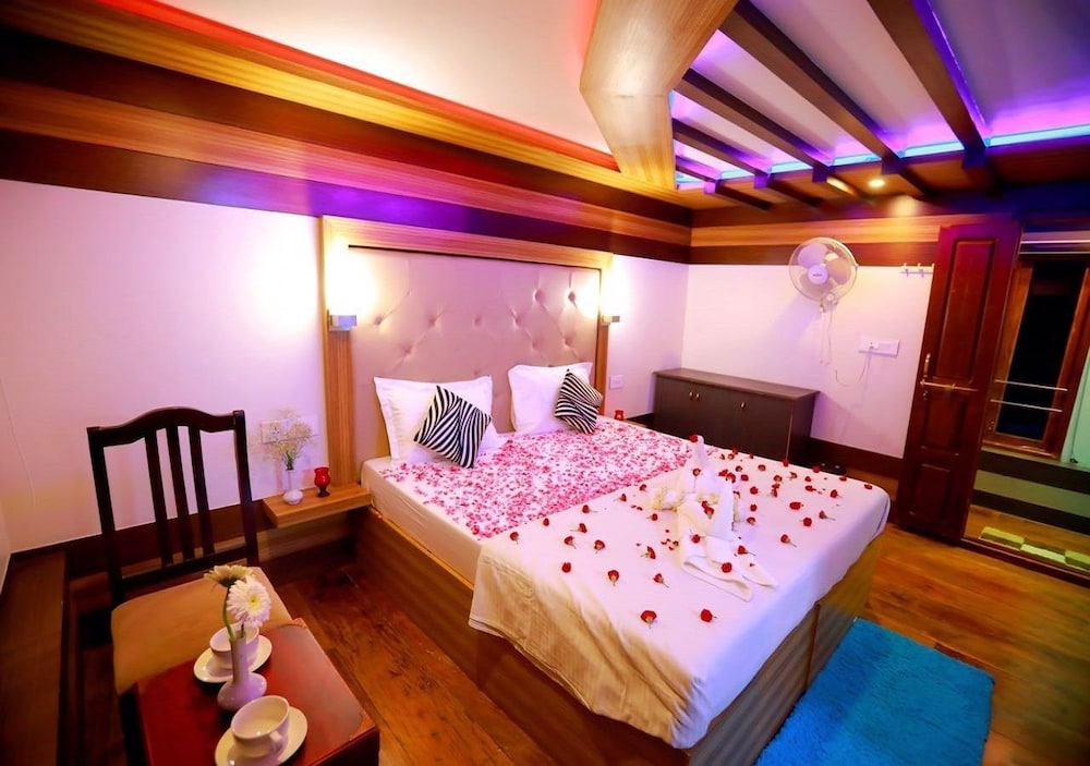 Honeymoon Room photo 2