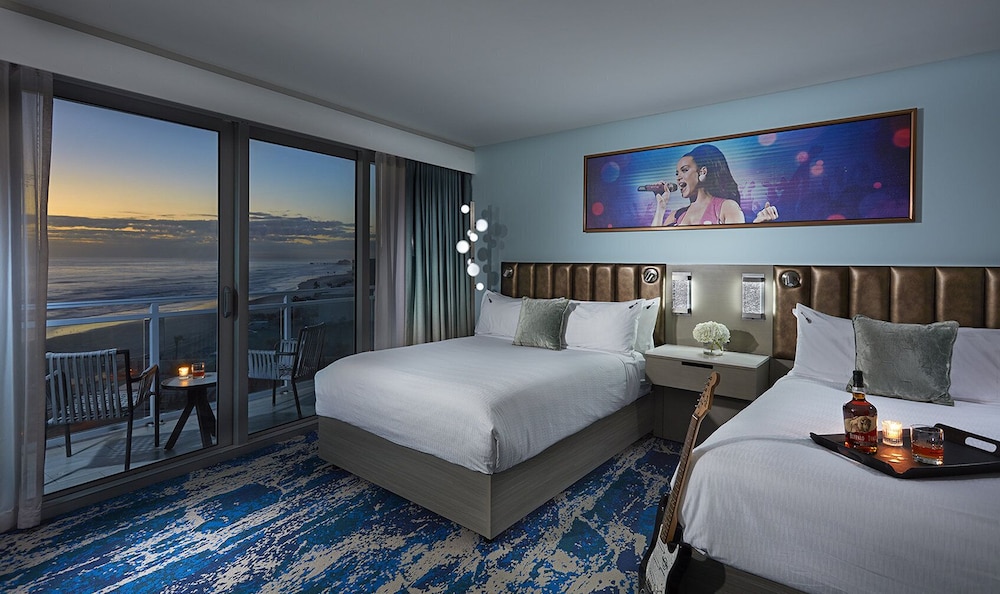 Room, 2 Queen Beds, Balcony, Oceanfront