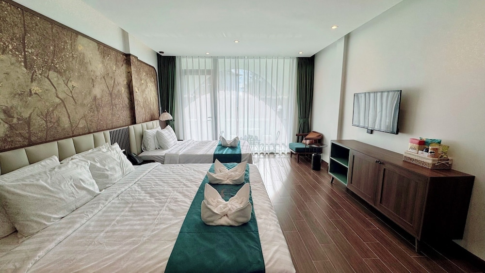 Deluxe Triple Room, Balcony, Mountain View photo 1