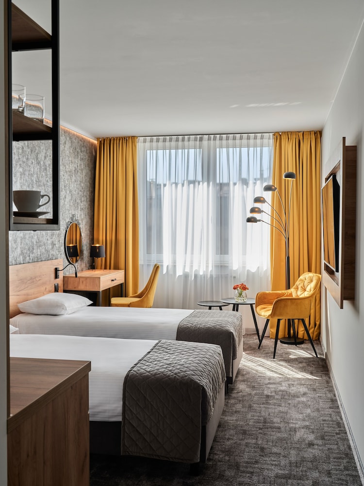 Standard Twin Room - Photo 2
