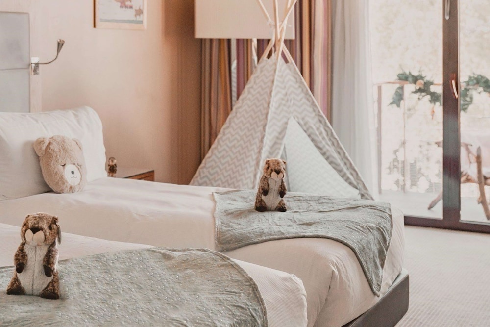 Two Connecting Family Rooms