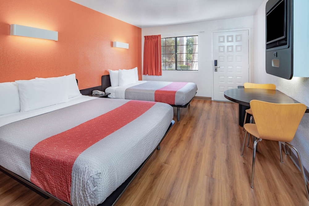 Standard Room, 2 Double Beds, Non Smoking