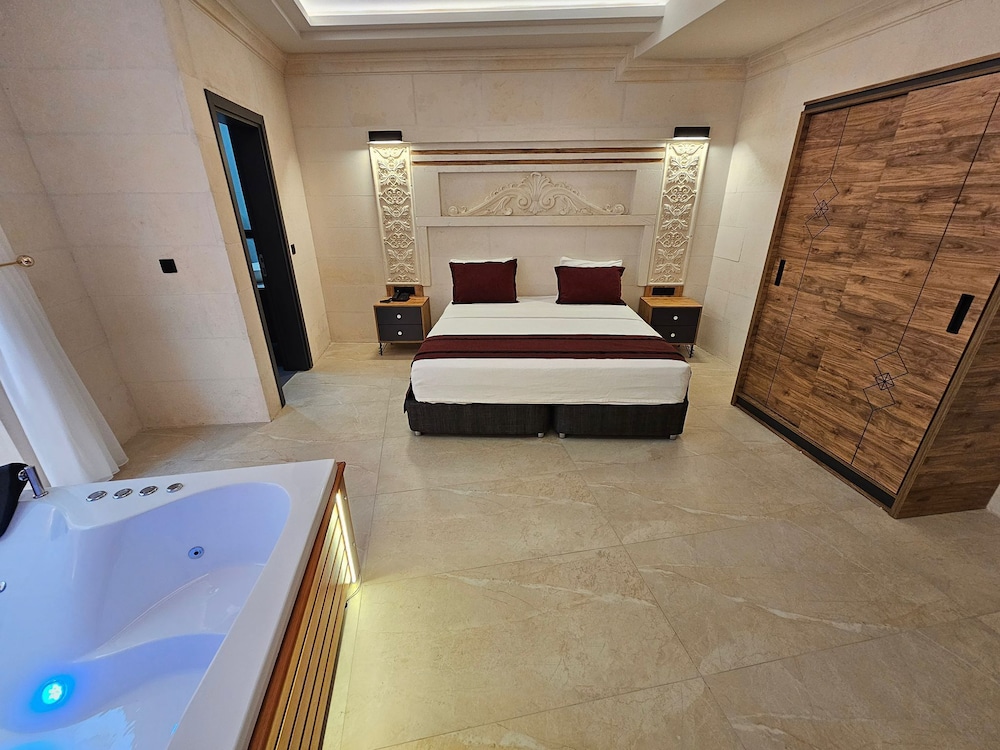 Luxury Suite