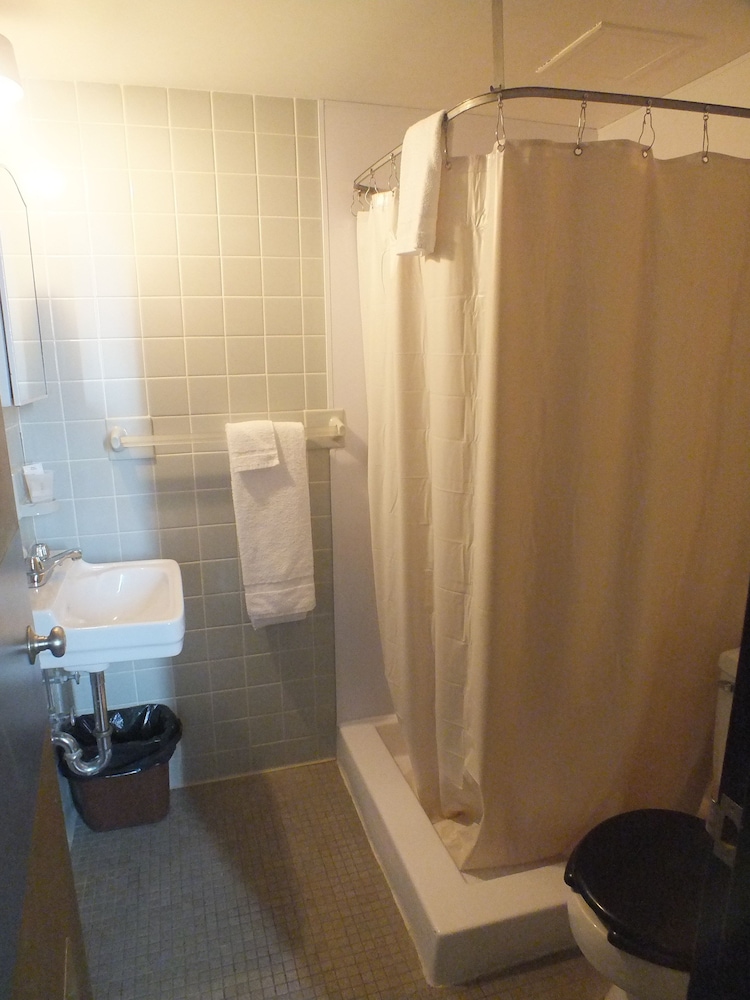 Standard Room, 1 Double Bed, Private Bathroom photo 2