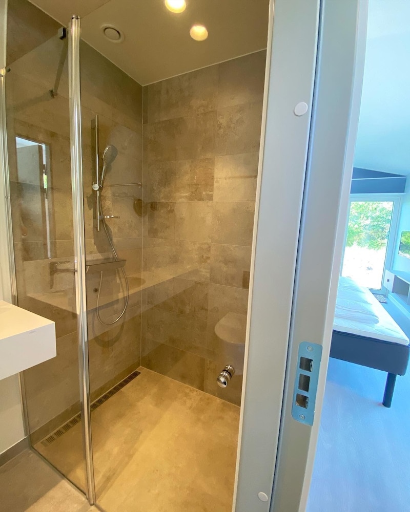 Deluxe Double Room thumbnail 6