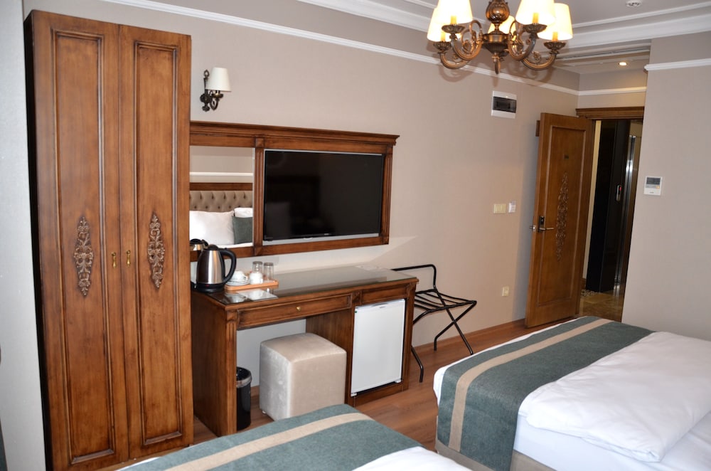 Family Room, 1 Bedroom, City View photo 2