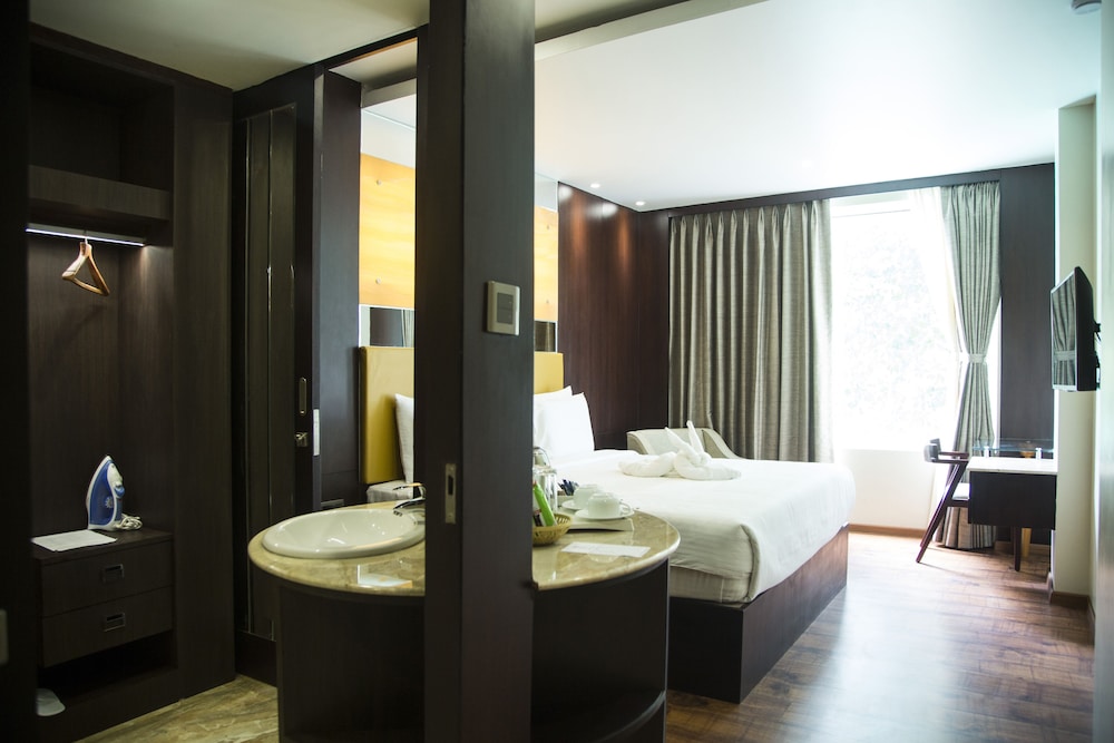Executive Room - Photo 6
