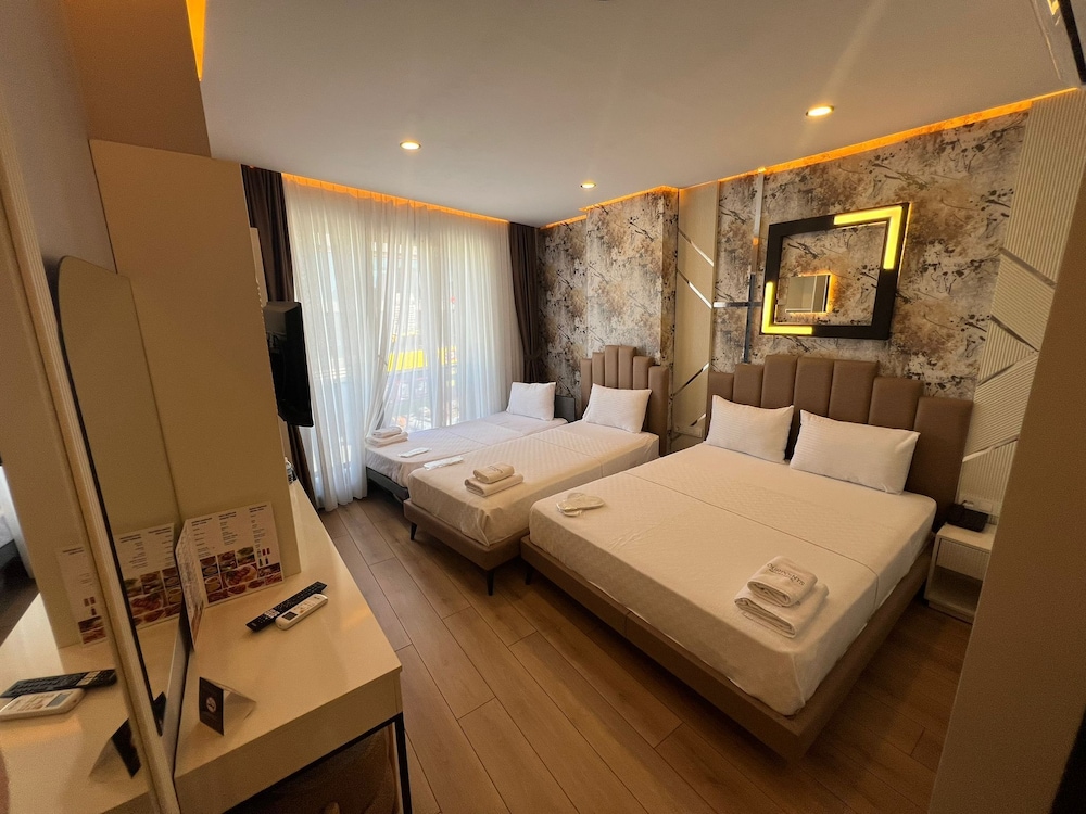 Deluxe Quadruple Room, Non Smoking, City View