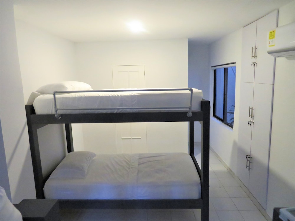 Economy Shared Dormitory, Mixed Dorm (6 beds / 6 camas) photo 3