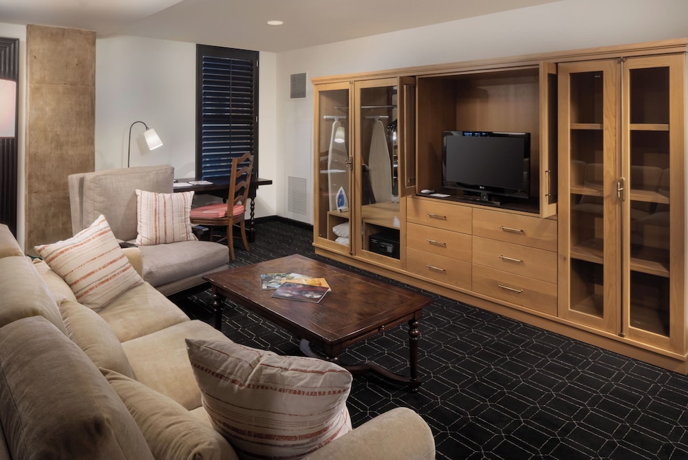 Premier Suite, 1 King Bed, River View - Photo 1