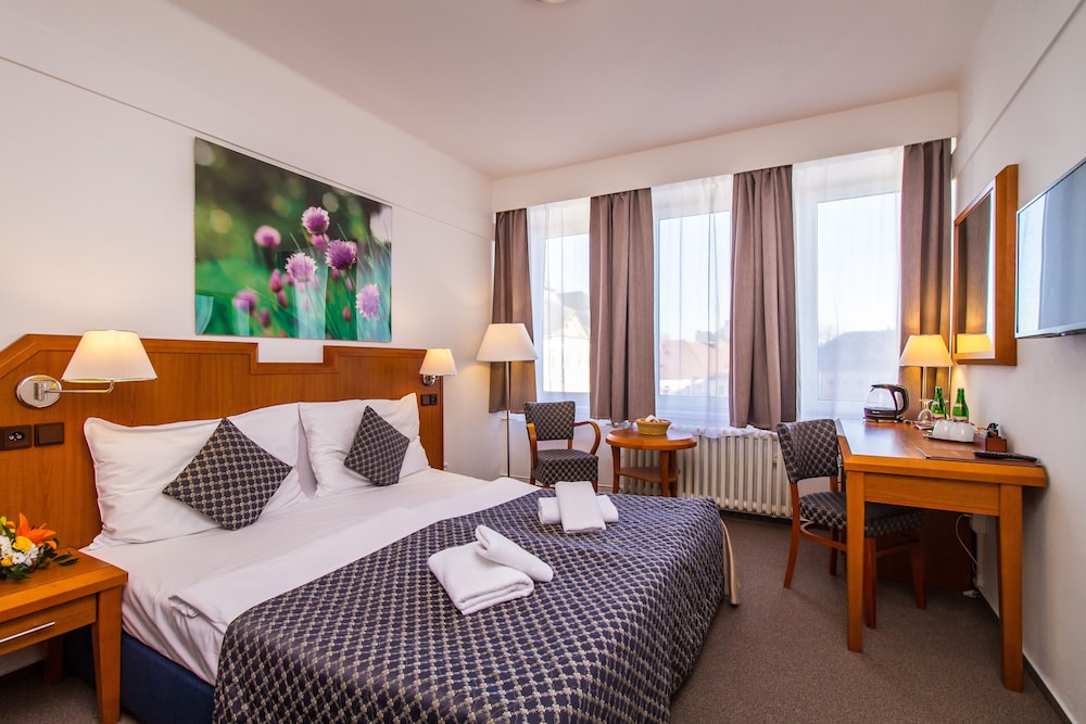 Standard Double or Twin Room - Photo 1