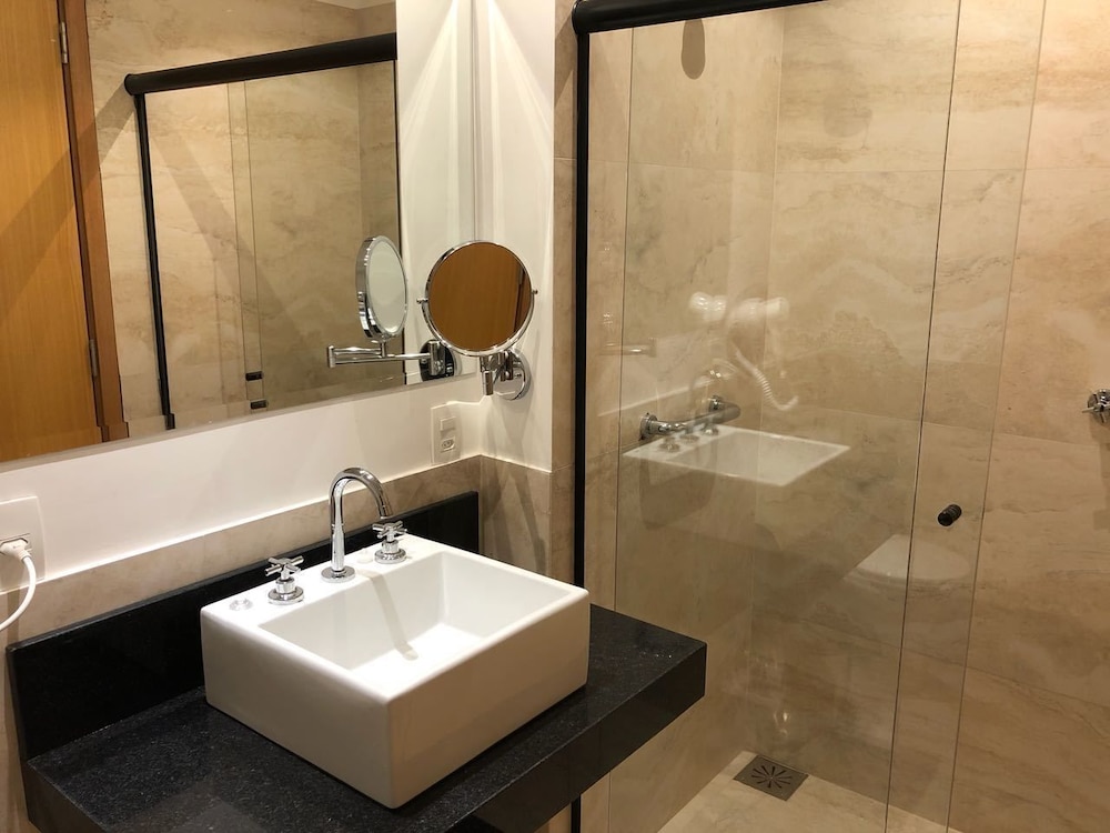 Luxury Suite - Photo 3