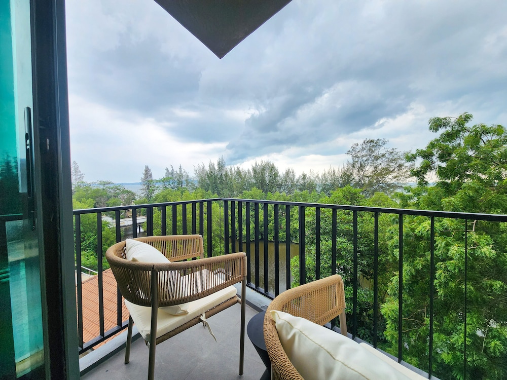 Premium Suite, 2 Bedrooms, Kitchen, Garden View, 2 bedrooms, 1 living room
