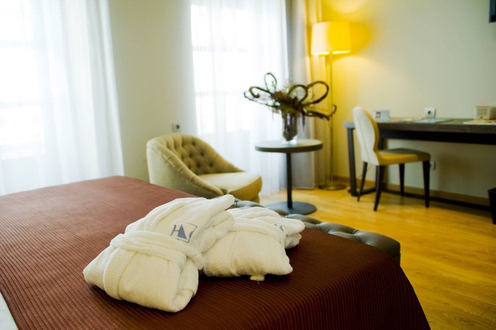 Double or Twin Room - Photo 4