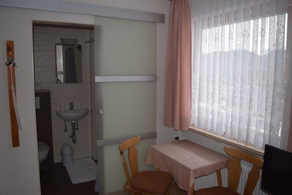 Basic Single Room photo 1