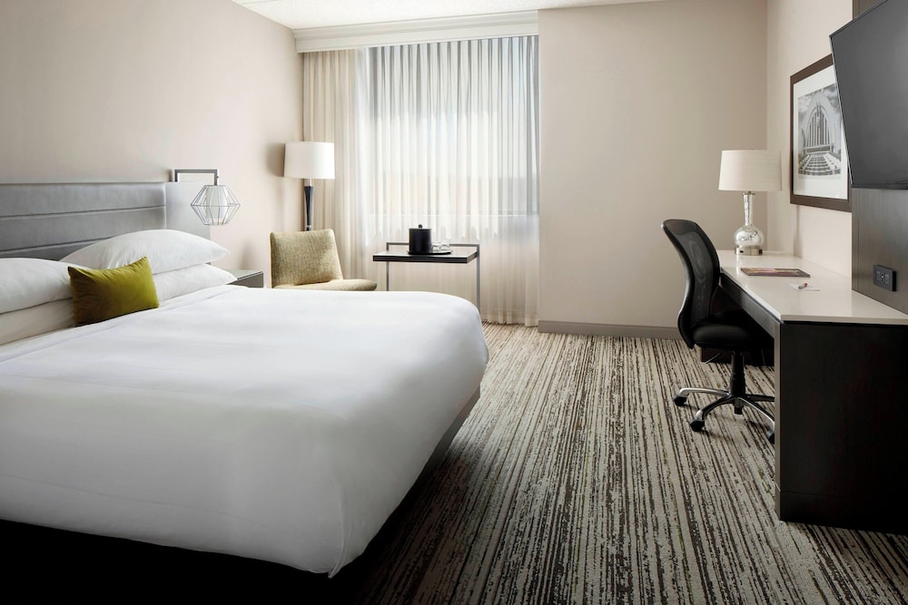 Club Room, 1 King Bed - Photo 8
