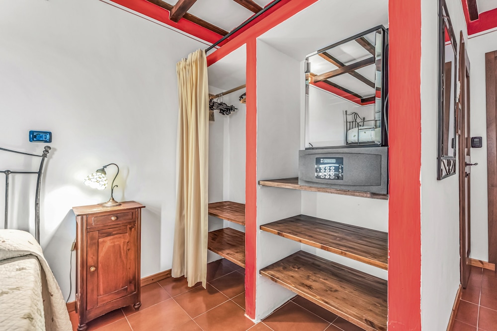 Triple Room, 1 Bedroom, Refrigerator, Mountain View photo 3