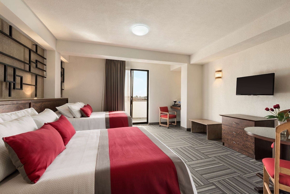 Room, Multiple Beds, Non Smoking - Photo 4