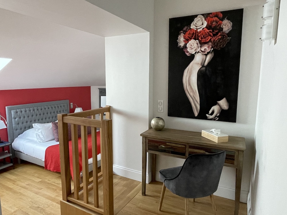 Classic Double Room, Ensuite, Vineyard View (Les Groseilles)