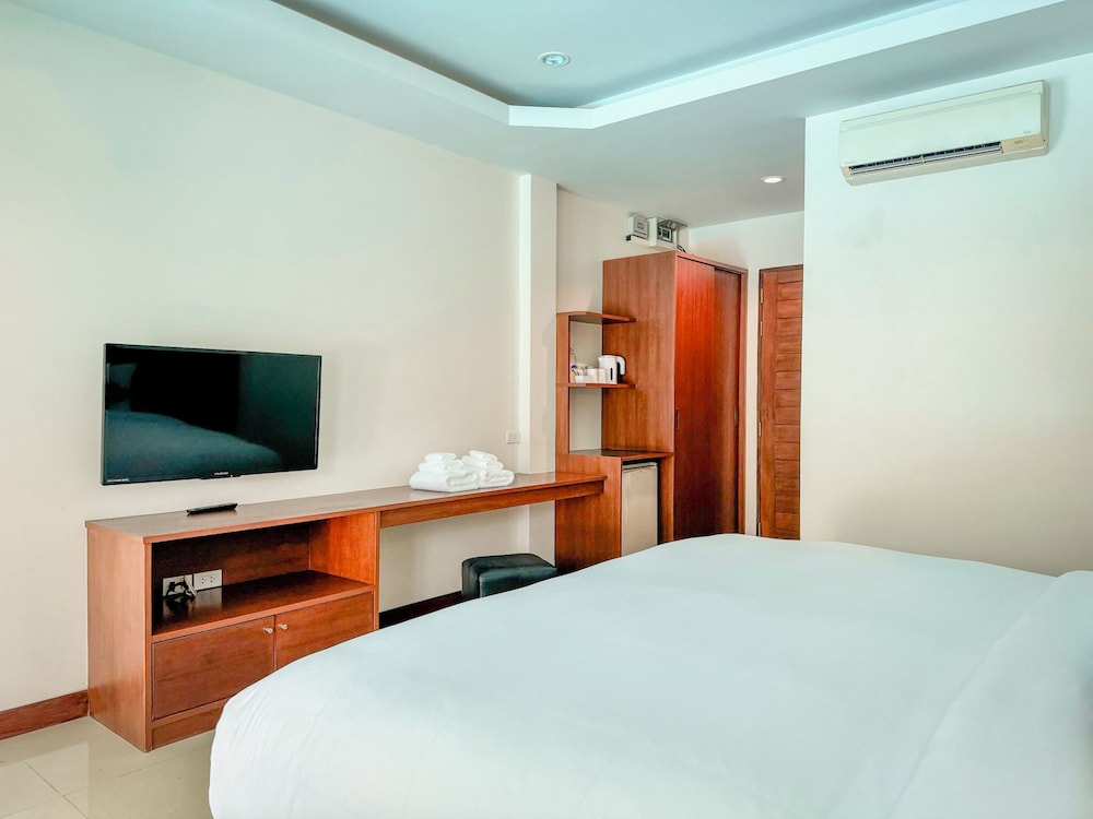Superior Room, Pool Access - Photo 3