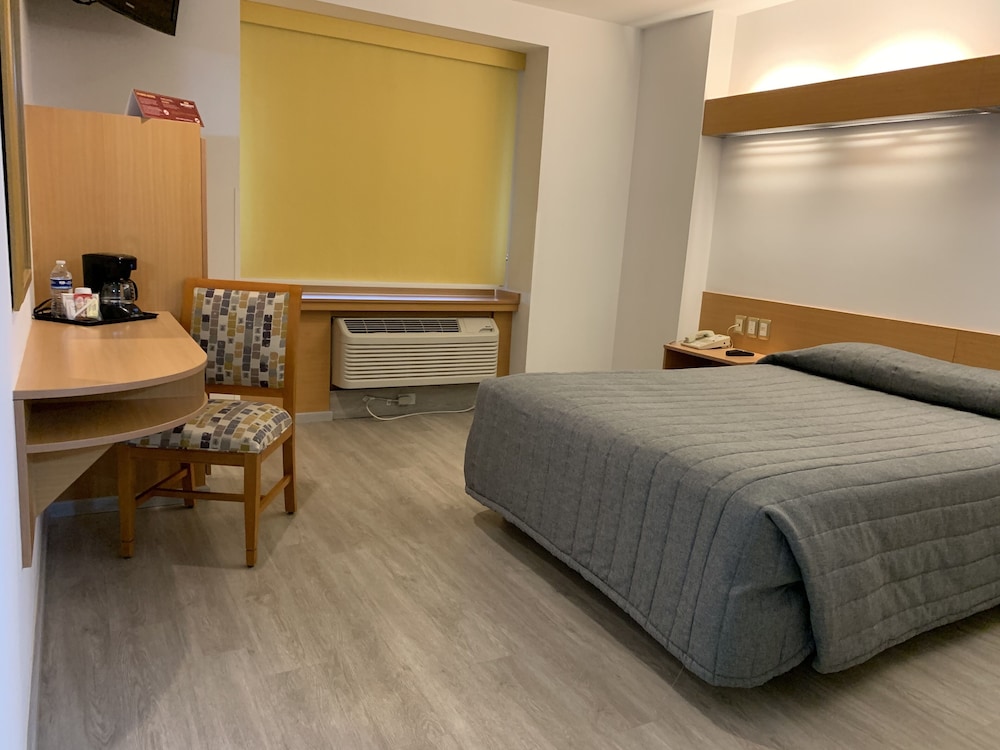 Standard Room, 1 Queen Bed photo 1