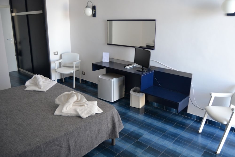 Junior Suite, Jetted Tub, Sea View photo 1