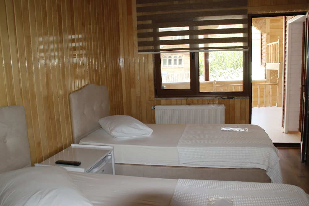 Economy Triple Room photo 1