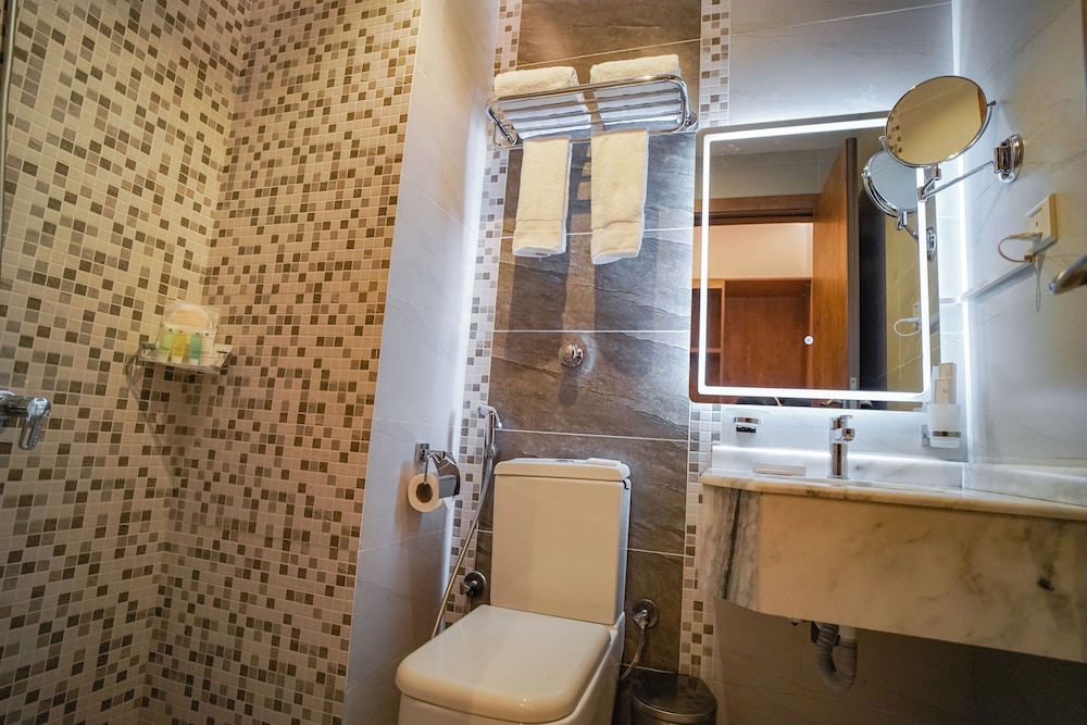 Standard Double or Twin Room - Photo 5