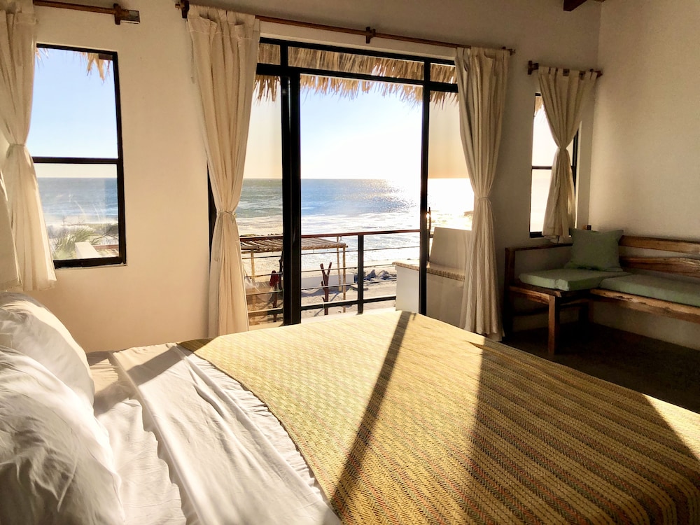 Deluxe Double Room, 1 King Bed, Sea View (Room 1) photo 2