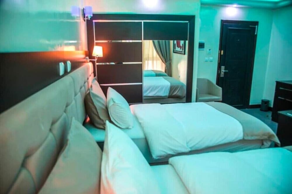 Standard Twin Room, 2 Twin Beds, Balcony, City View photo 3