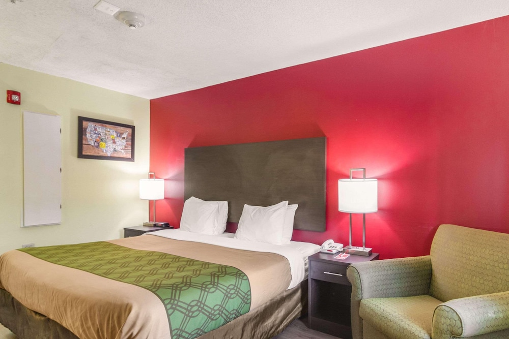 Standard Room, 1 King Bed, Accessible, Ground Floor photo 1
