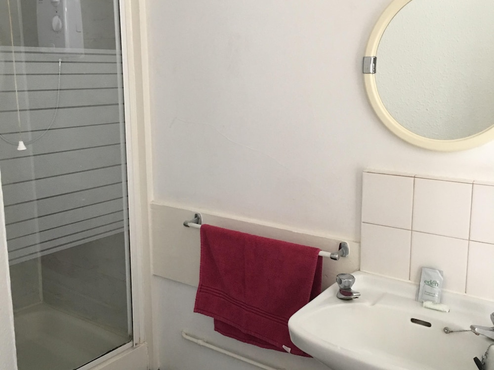 Basic Single Room, Shared Bathroom (Offline Only) photo 2