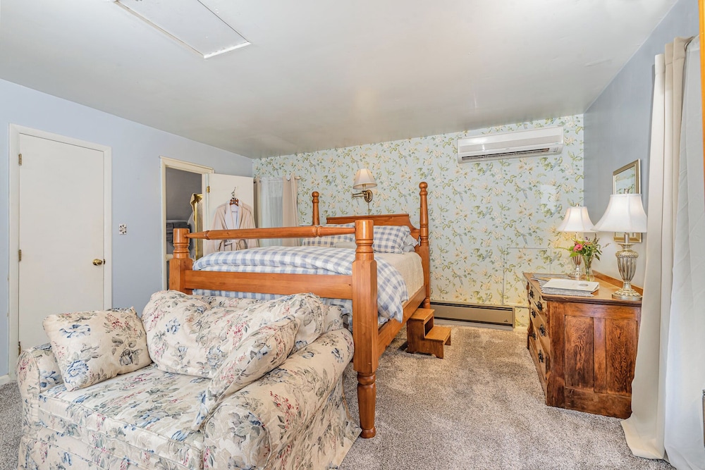 Room, Private Bathroom (Coyle's Hideaway - 3rd Floor) photo 3