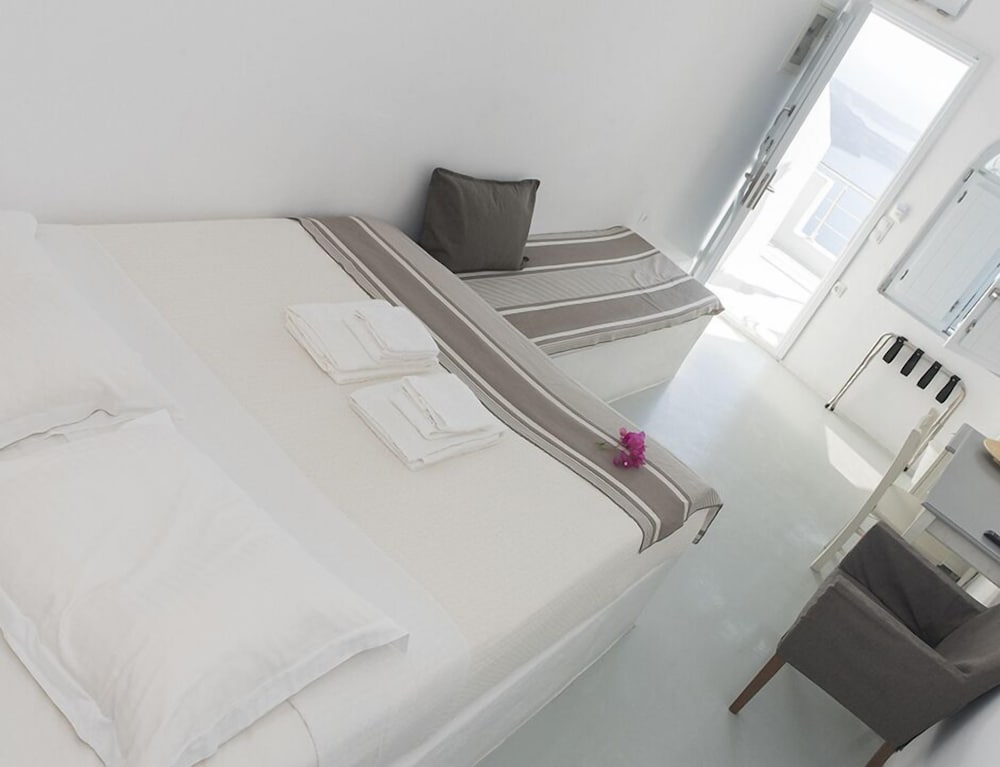 Standard Room (Caldera View)