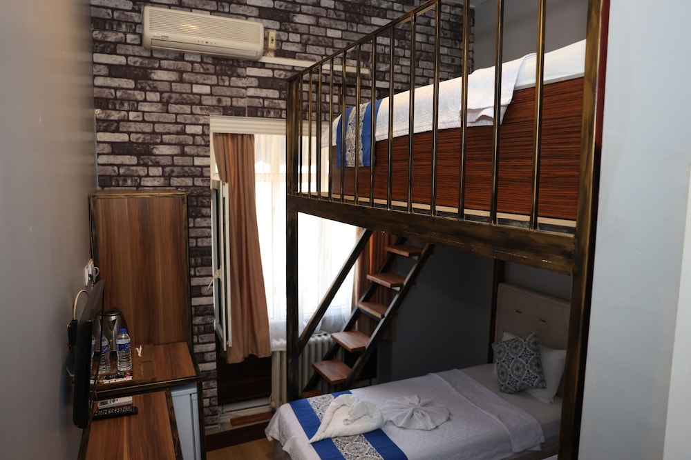 Deluxe Triple Room - Photo 8
