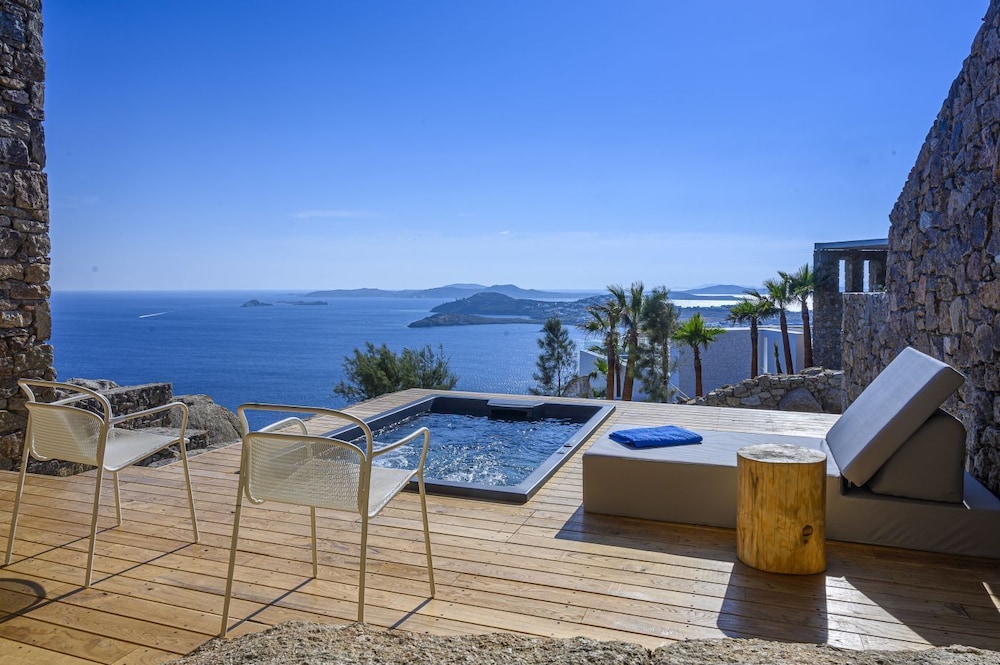 Suite, Jetted Tub, Sea View - Photo 6