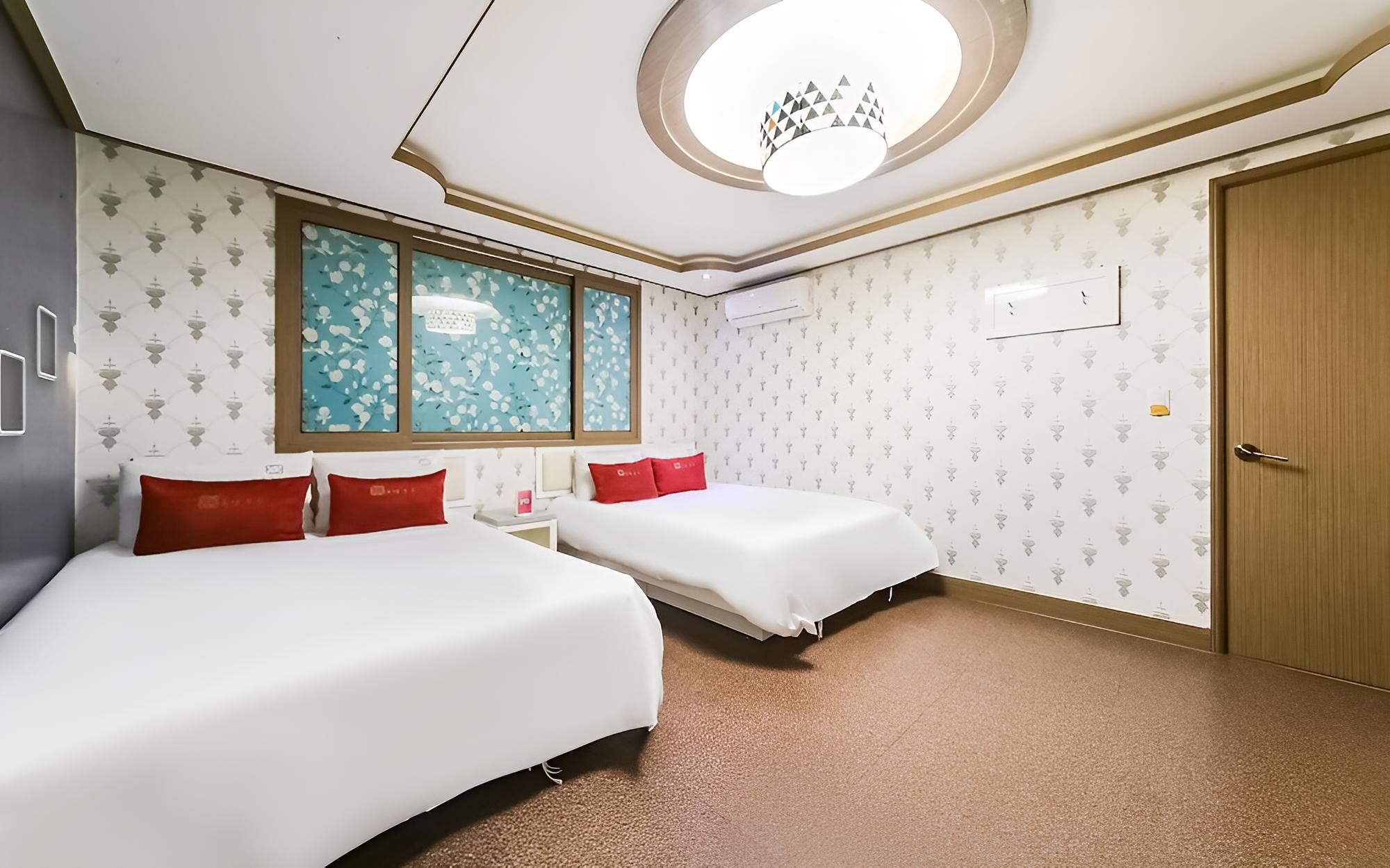 Room (Pension Room (Netflix Available Doubl) photo 2