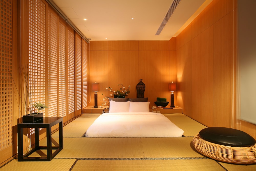 Luxury Suite (Check-In After 7pm, Must Check Out At Noon Next Day If Stay More Than 1 Night)